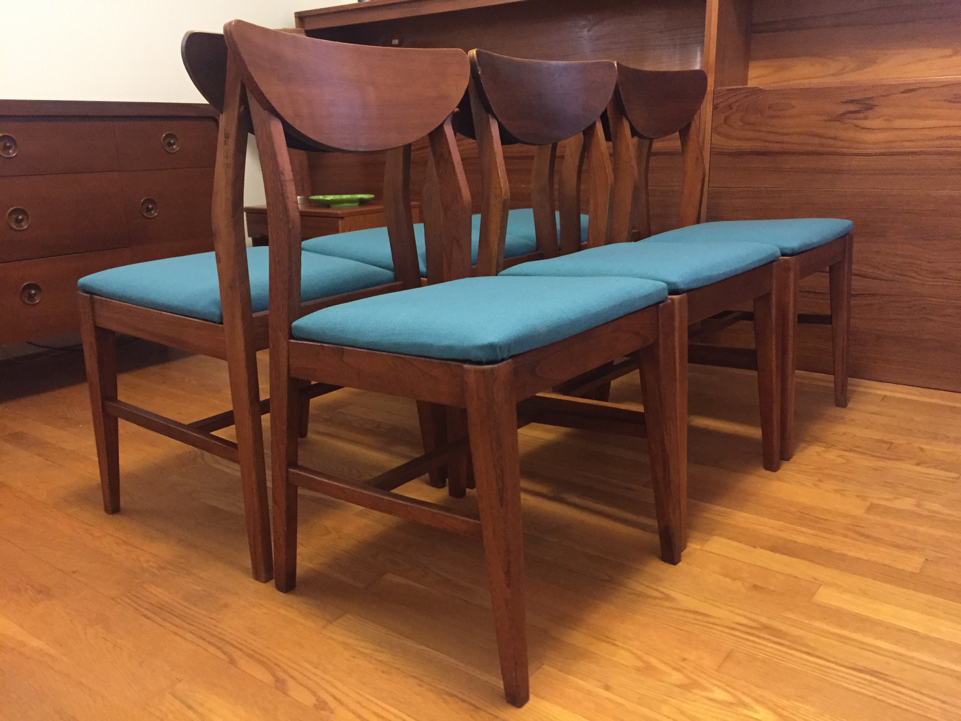 Basset Mid Century Dining Room Table And Chairs