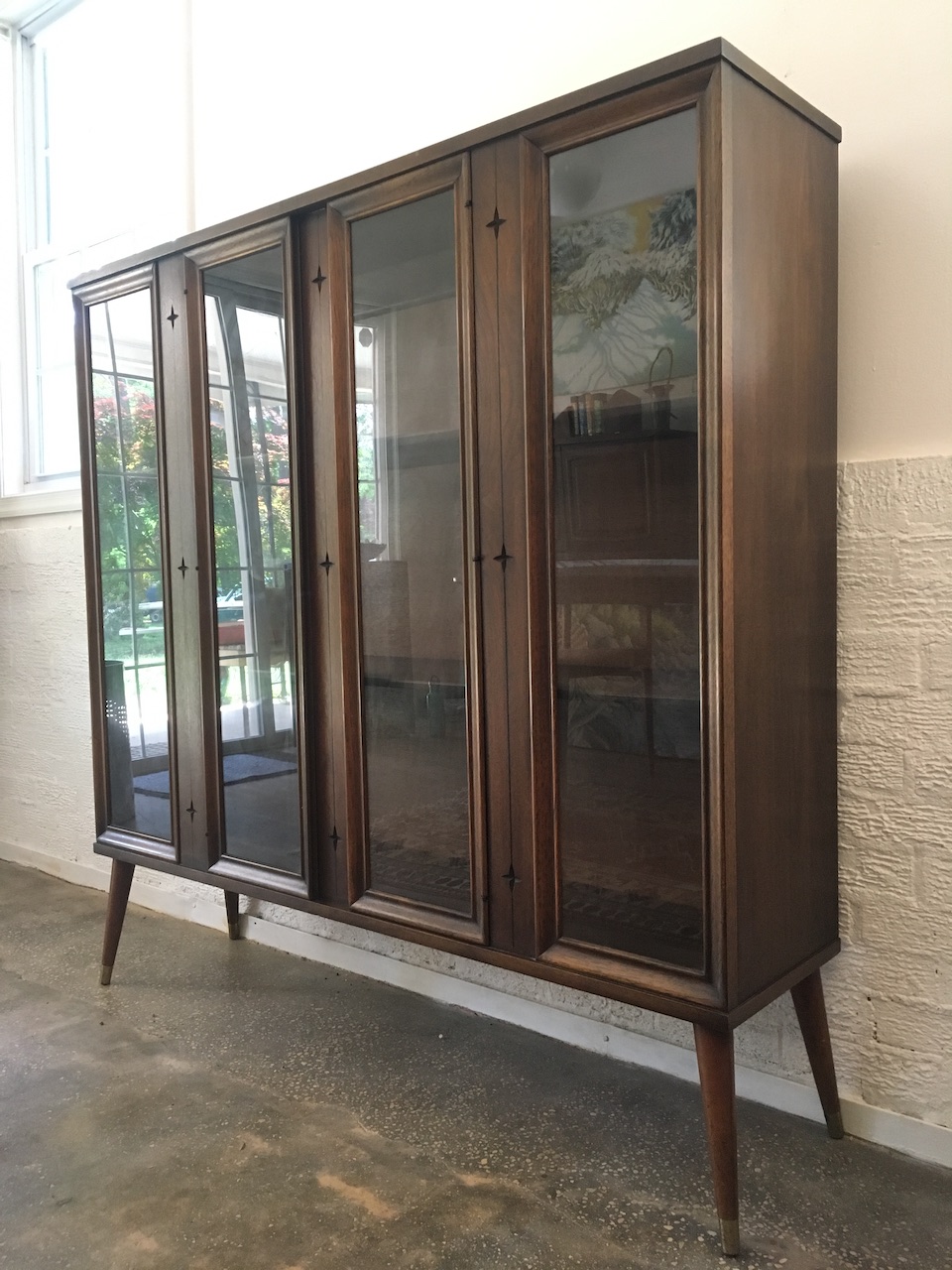 Mid Century Modern Glass Fronted Walnut Display Cabinet Broyhill Saga Epoch