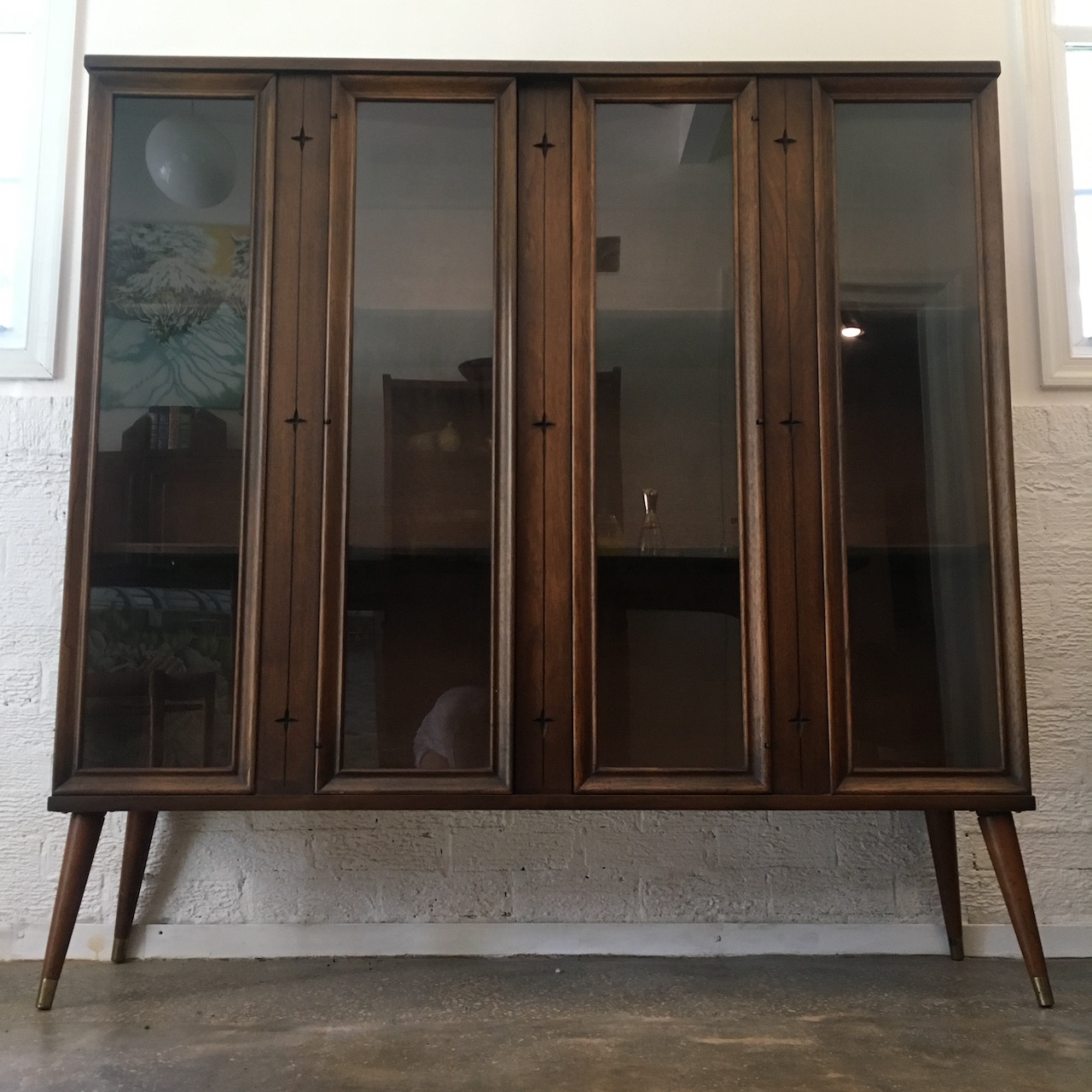 Mid Century Modern Glass Fronted Walnut Display Cabinet Broyhill Saga Epoch