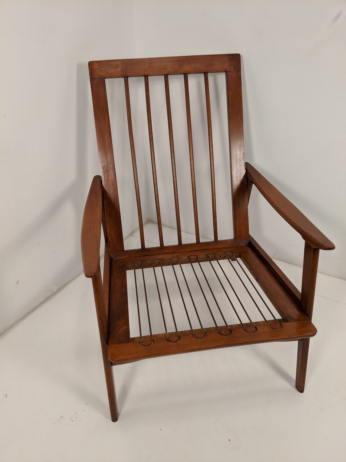 Mid Century Modern Spindle Back Lounge Chair EPOCH