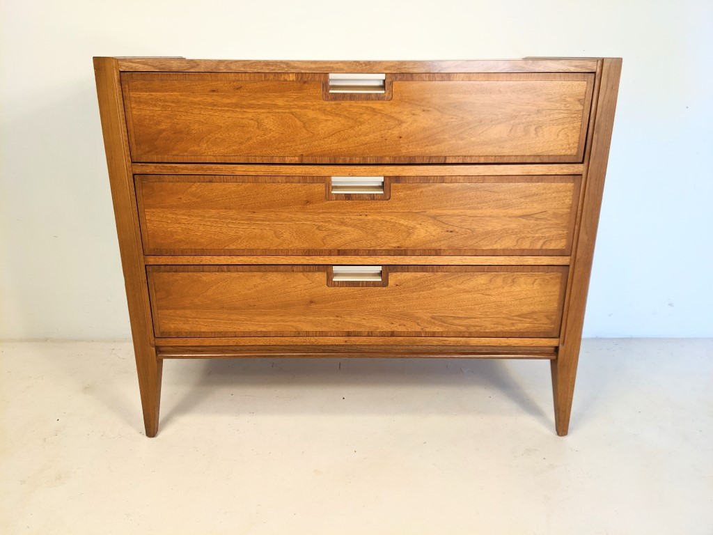 https://epochfurnishings.com/wp-content/uploads/2021/03/vintage-mid-century-modern-basic-witz-petite-dresser-walnut-9.jpg
