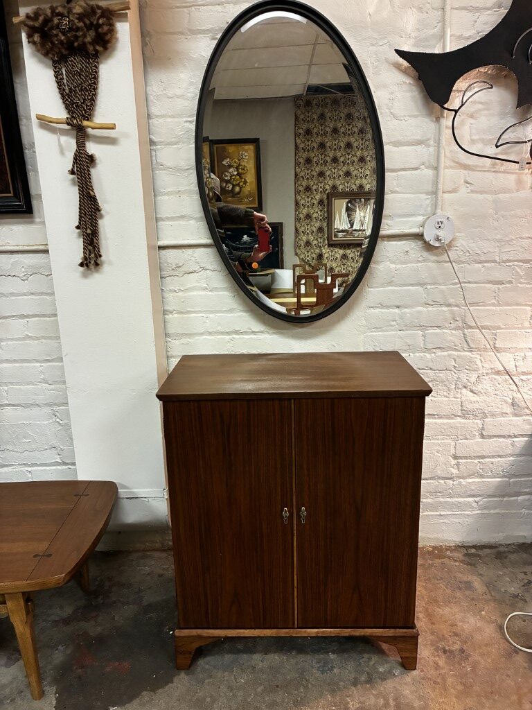 Flip Top Walnut Mini Bar Liquor Cabinet - Image 10