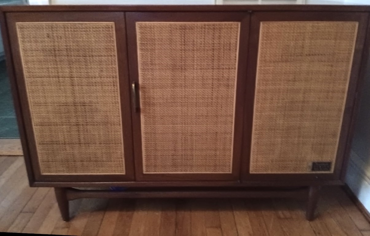 MCM Zenith Walnut & Cane Stereo Console, Turntable & Radio - Image 8