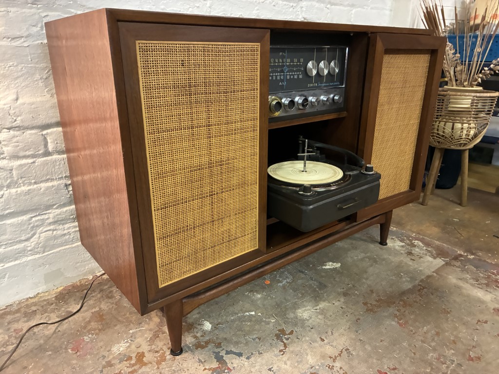 MCM Zenith Walnut & Cane Stereo Console, Turntable & Radio - Image 7