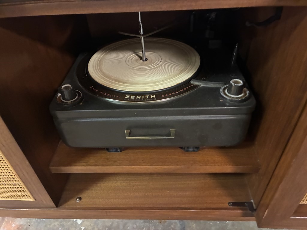 MCM Zenith Walnut & Cane Stereo Console, Turntable & Radio - Image 12