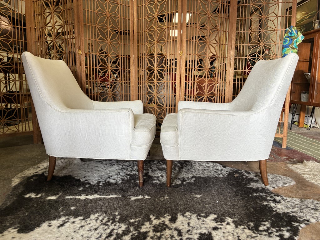 Whitw Rug Chair 2 White Upholstered Mid Century Modern Style Lounge Chairs by Pottery ...