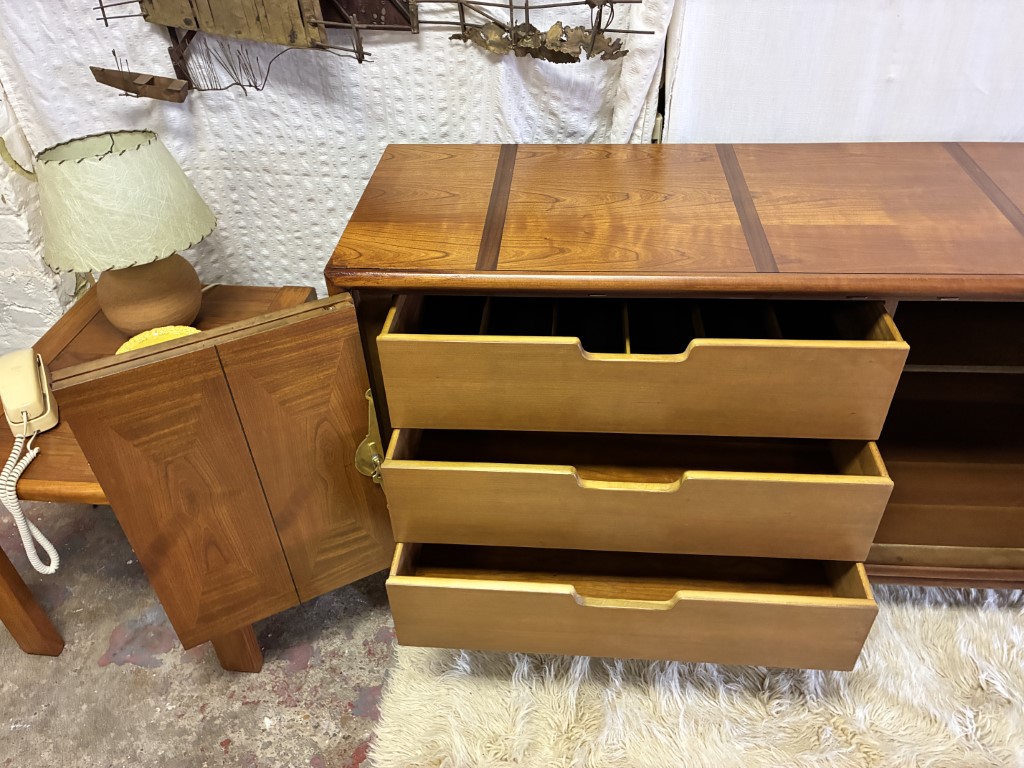 Mahogany & Cherry Credenza Attributed to Renzo Rutili for Johnson Furniture - Image 7