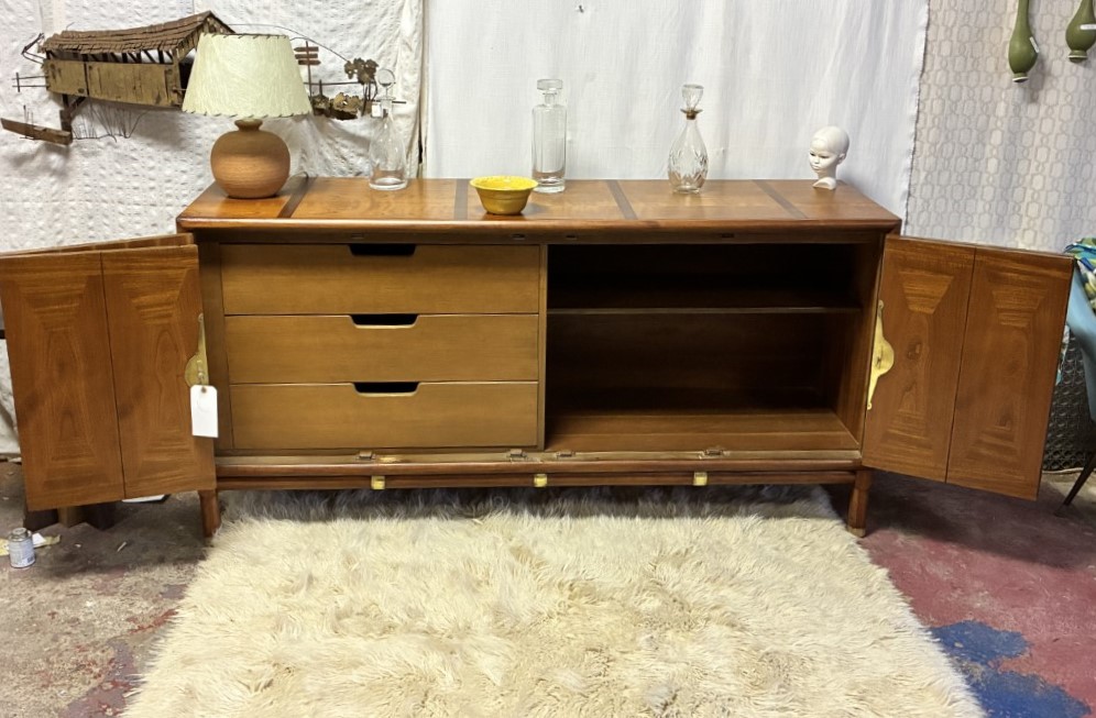 Mahogany & Cherry Credenza Attributed to Renzo Rutili for Johnson Furniture - Image 4