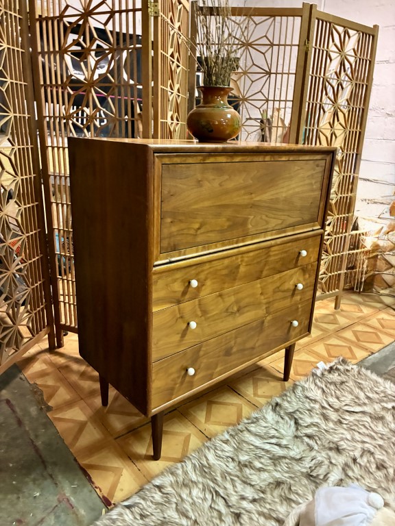 drexel mid century modern dresser by  Home and Closet Vintage Mid-Century Modern Dresser by Kipp