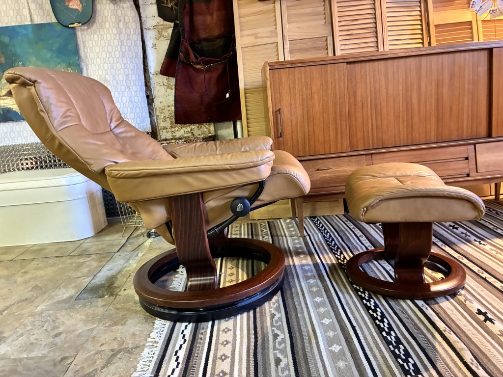 Ekornes "Stressless" Leather Recliner Chair & Ottoman, Rosewood Frame - Image 2