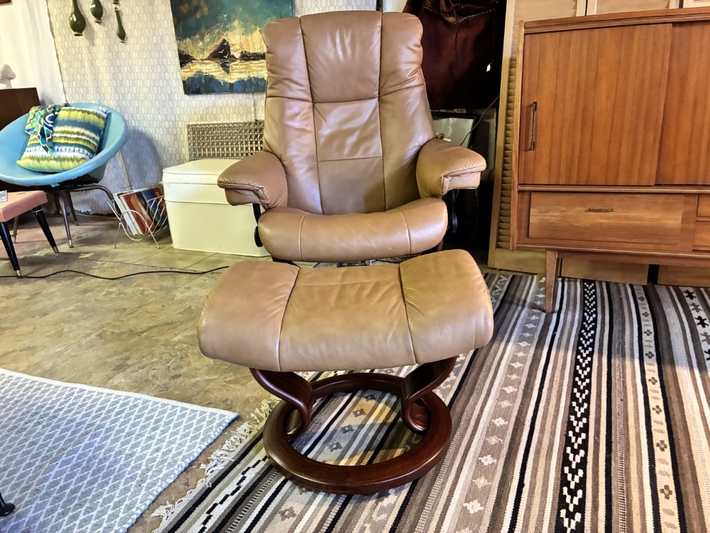 Ekornes "Stressless" Leather Recliner Chair & Ottoman, Rosewood Frame - Image 4