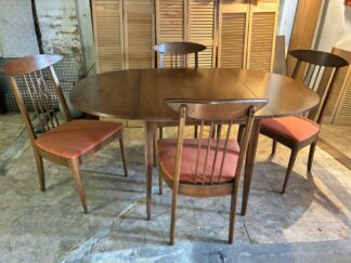 Broyhill Sculptra Mid Century Modern Walnut Dining Set
